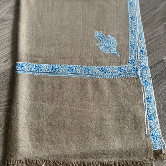 100 percent Pashmina | lightweight scarf | warm cozy scarf | hand embroidery - Picture 6 of 13